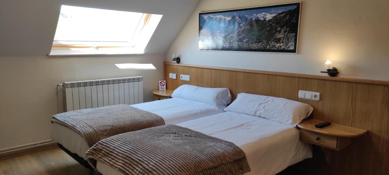 Hostal Mendilatz Orbaiceta Extérieur photo