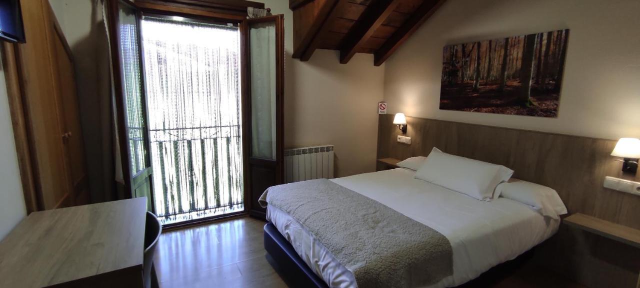 Hostal Mendilatz Orbaiceta Extérieur photo