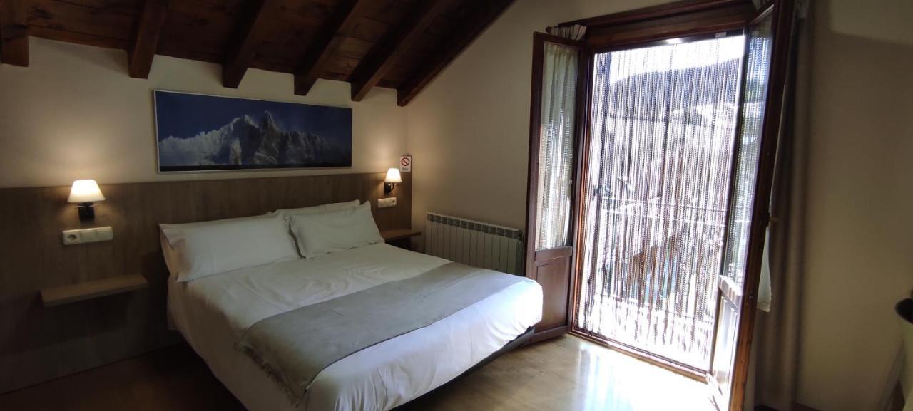 Hostal Mendilatz Orbaiceta Extérieur photo